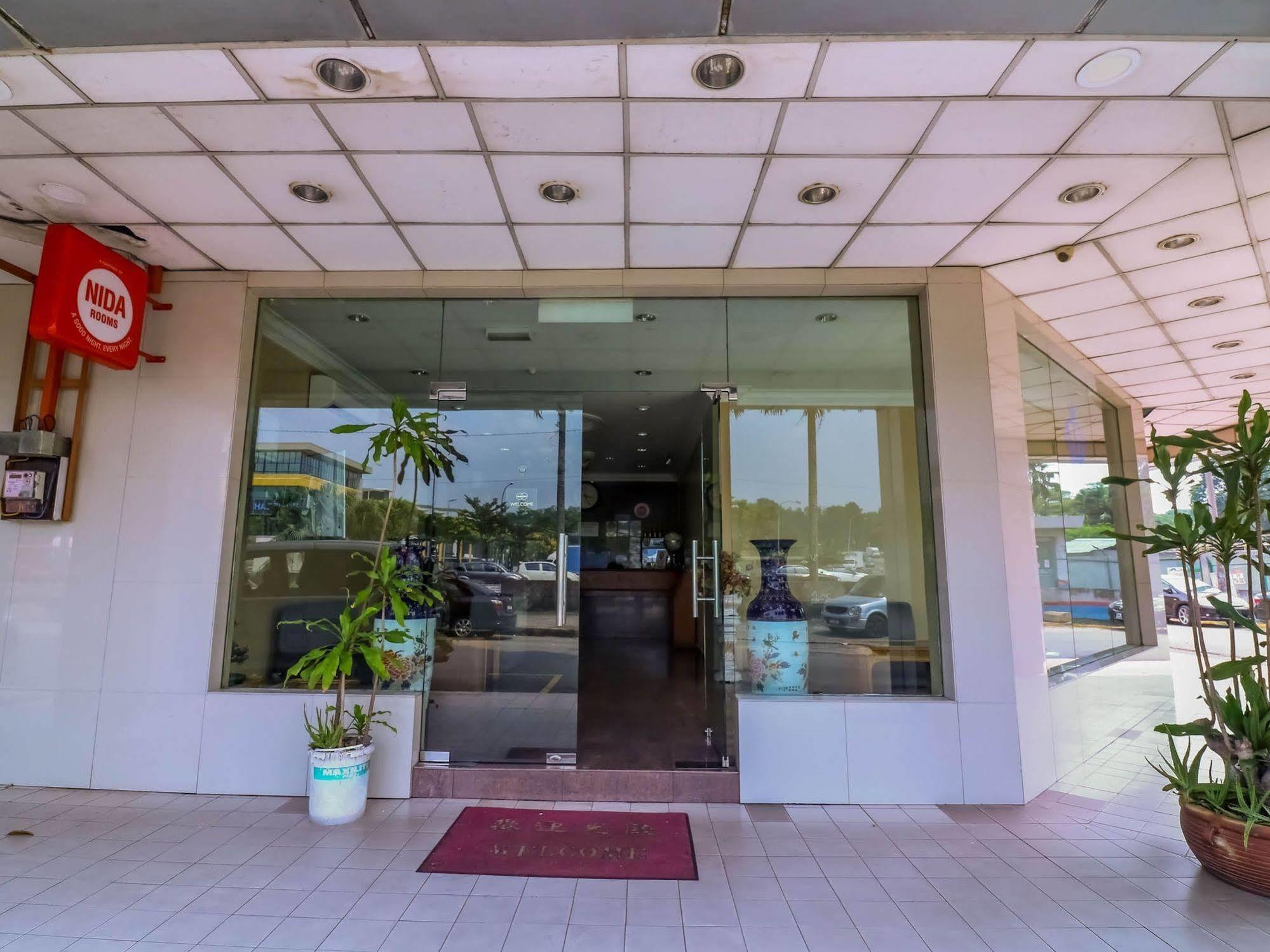 Oyo 447 Comfort Hotel Meru Кланг Экстерьер фото
