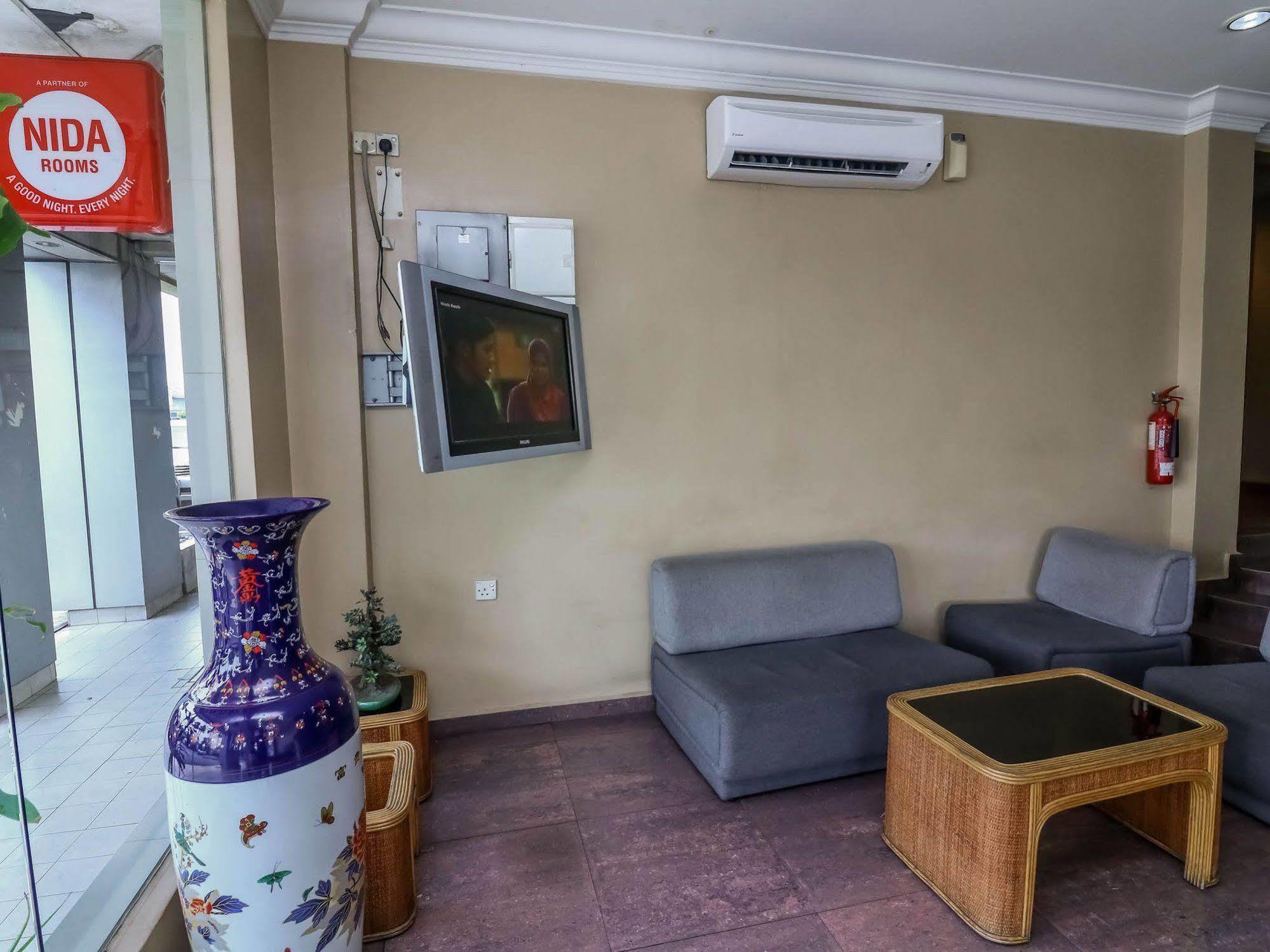 Oyo 447 Comfort Hotel Meru Кланг Экстерьер фото