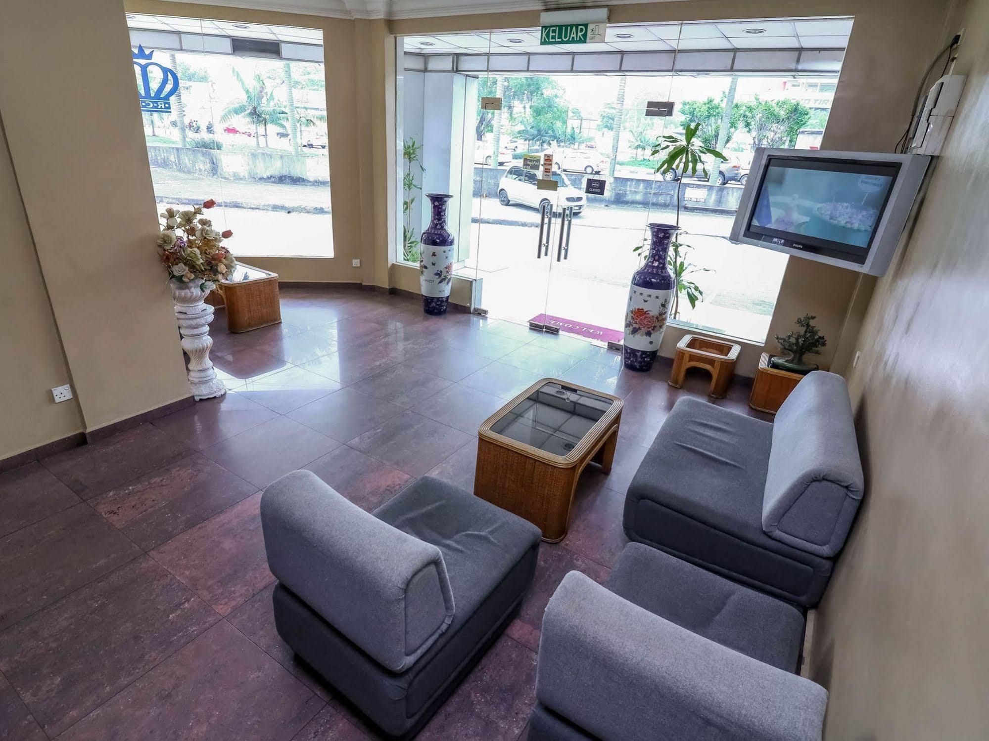 Oyo 447 Comfort Hotel Meru Кланг Экстерьер фото