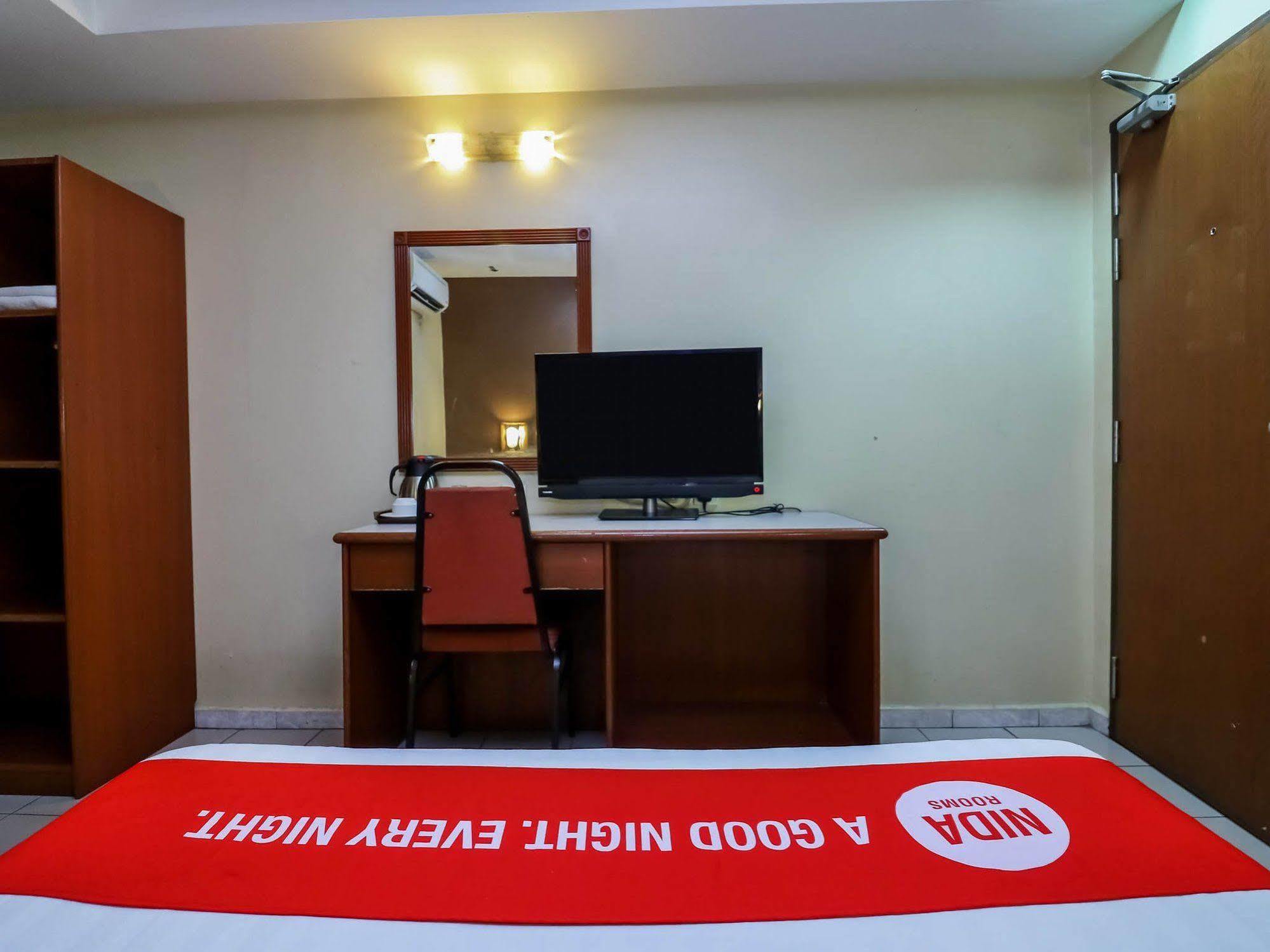 Oyo 447 Comfort Hotel Meru Кланг Экстерьер фото