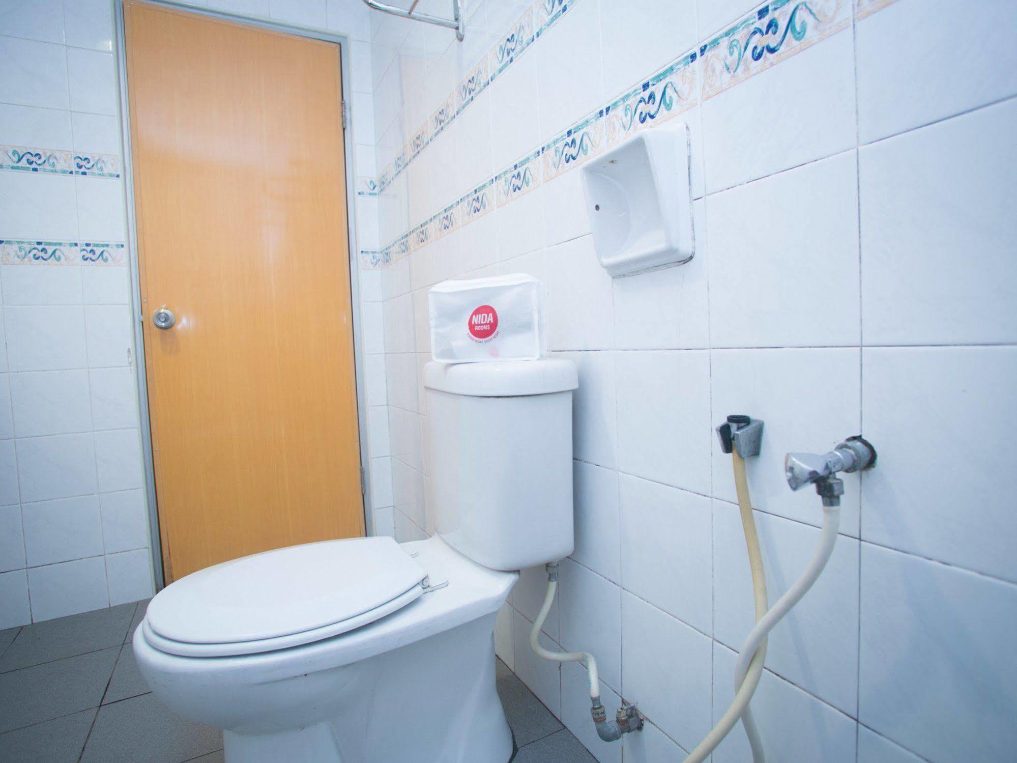 Oyo 447 Comfort Hotel Meru Кланг Экстерьер фото