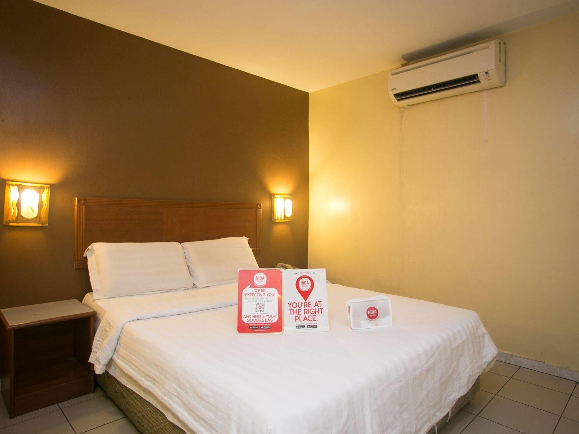 Oyo 447 Comfort Hotel Meru Кланг Экстерьер фото