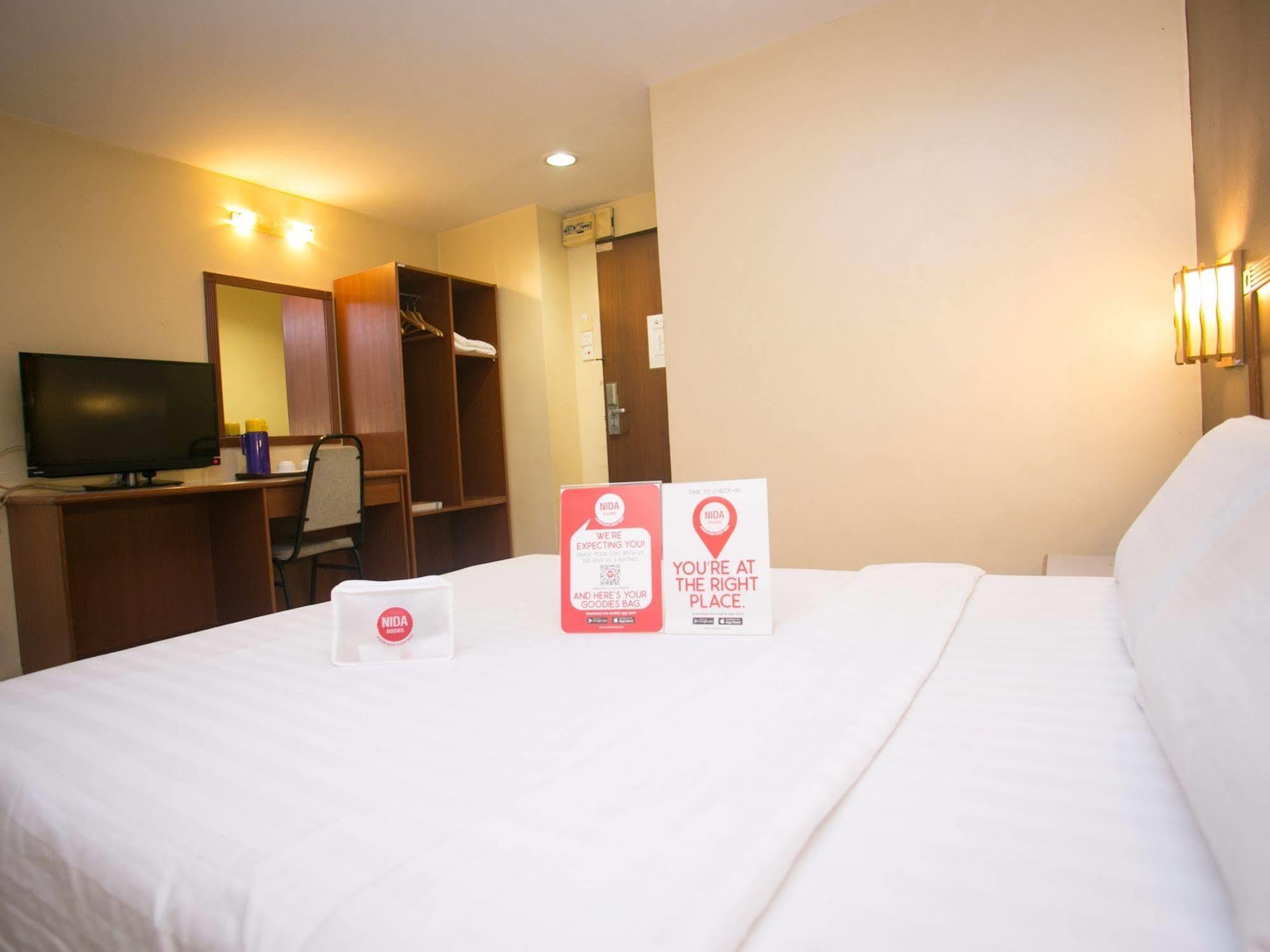 Oyo 447 Comfort Hotel Meru Кланг Экстерьер фото