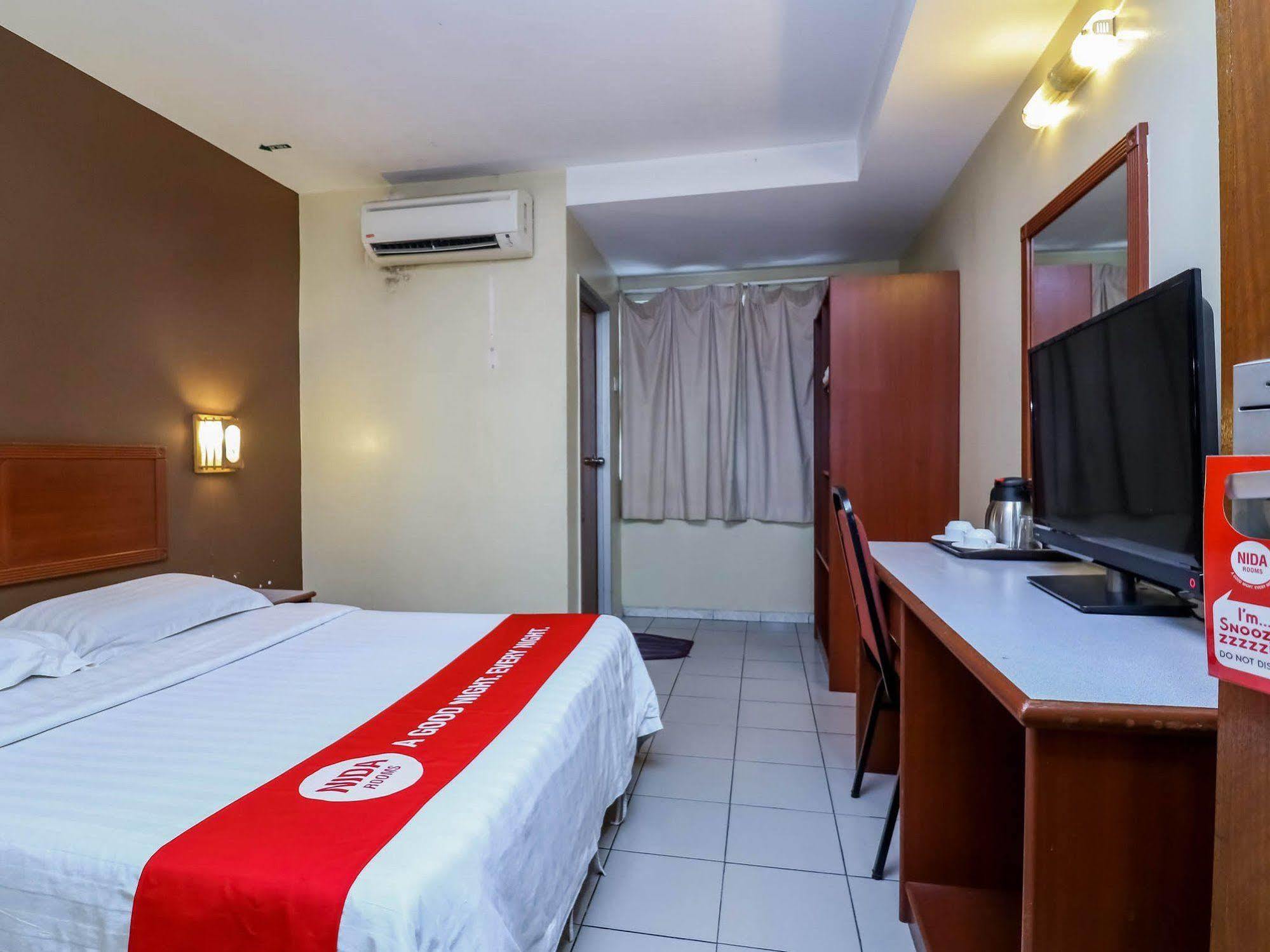 Oyo 447 Comfort Hotel Meru Кланг Экстерьер фото