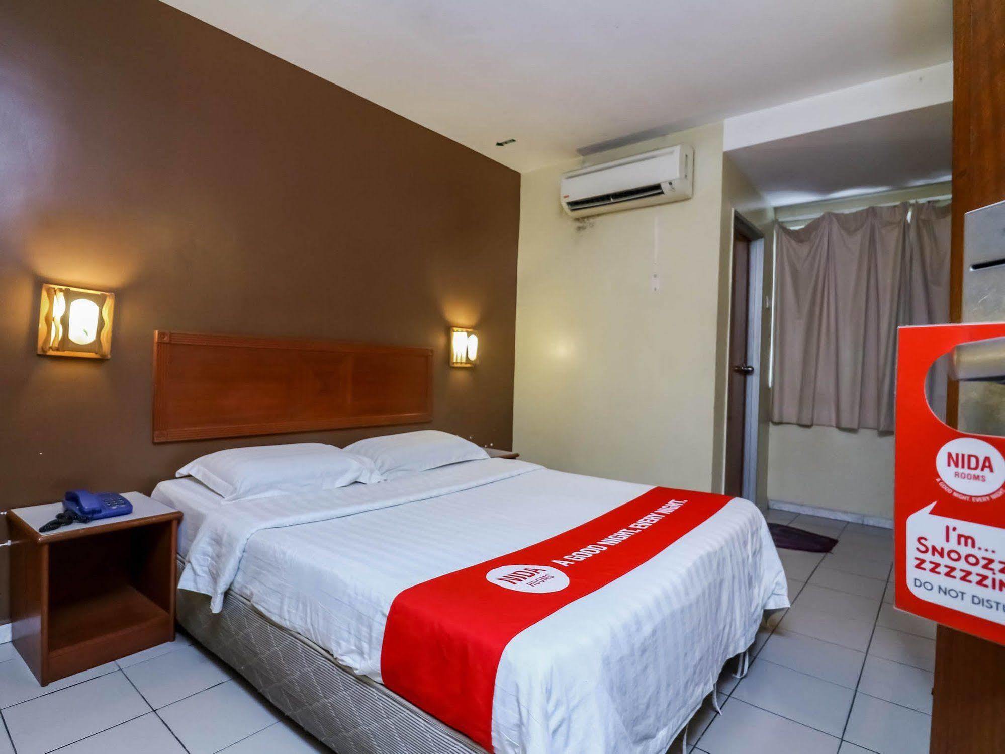 Oyo 447 Comfort Hotel Meru Кланг Экстерьер фото