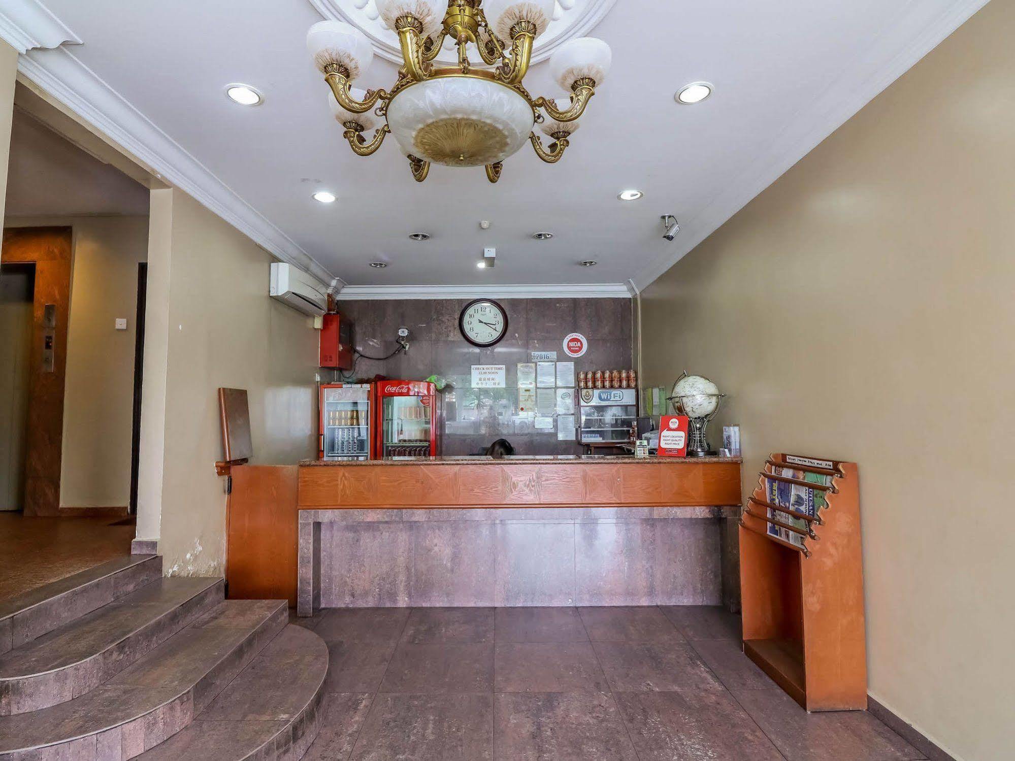 Oyo 447 Comfort Hotel Meru Кланг Экстерьер фото