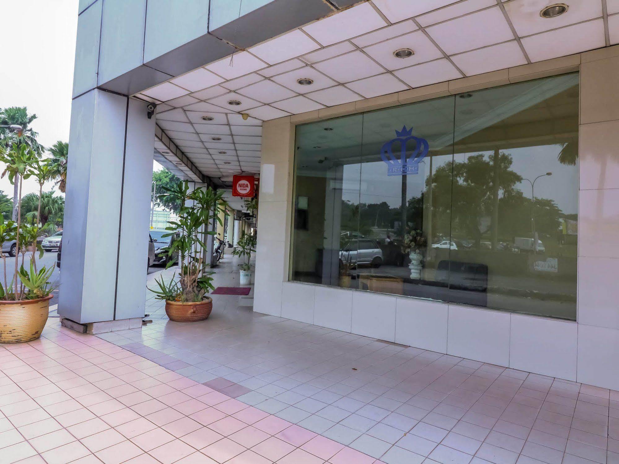 Oyo 447 Comfort Hotel Meru Кланг Экстерьер фото