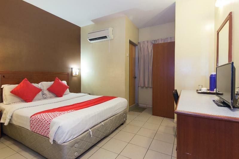 Oyo 447 Comfort Hotel Meru Кланг Экстерьер фото