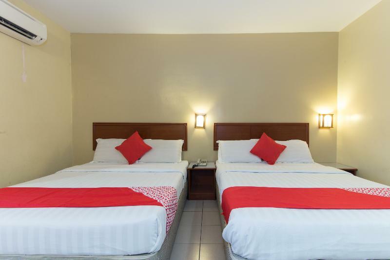 Oyo 447 Comfort Hotel Meru Кланг Экстерьер фото