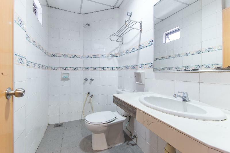 Oyo 447 Comfort Hotel Meru Кланг Экстерьер фото