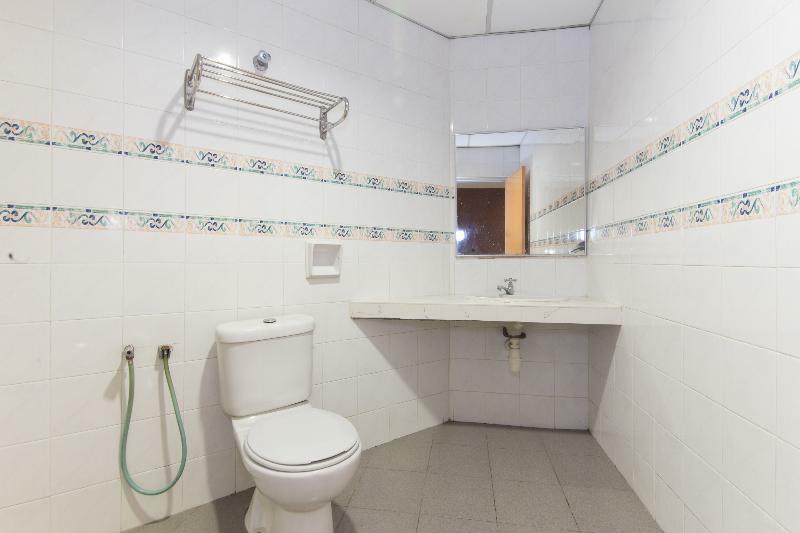 Oyo 447 Comfort Hotel Meru Кланг Экстерьер фото